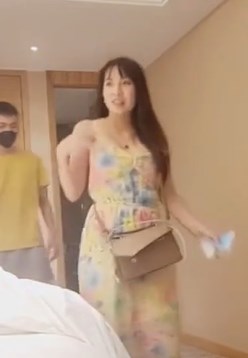 长得像吴亦凡帅哥约了个颜值大波妹