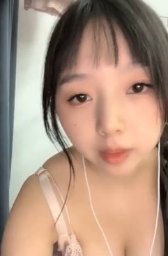 纯天然学生妹户外大秀