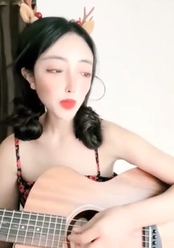 音乐校花这次终于放飞自我故意把美颜开最大