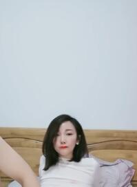 脊柱上有纹身的极品人妻跟蒙面大哥大秀