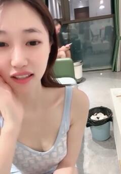 温柔甜美新人小姐姐居家大秀