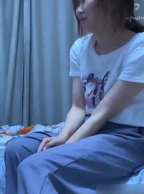富二代强拉害羞的小女友不情愿完美露脸