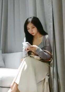 大哥约长裙外围妹美女