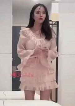 大熊约粉丝衣裙细腰美腿漂亮妹子