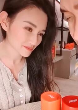 真好玩,美女喝点小酒有些醉了忍不住勾引了姐夫
