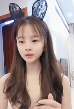 颜值非常高的姐妹花秋霞和兔兔大秀