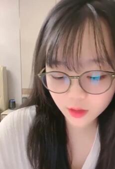 猫兔新人清纯女神在星辰大秀直播