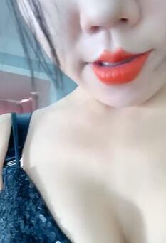 漂亮小少妇和两个壮汉在星辰阁玩游戏