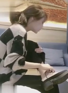 约黑裤小皮鞋极品反差高冷女神