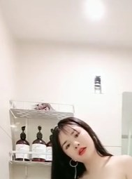 一字马白虎女神和帅气男友大刀霍霍