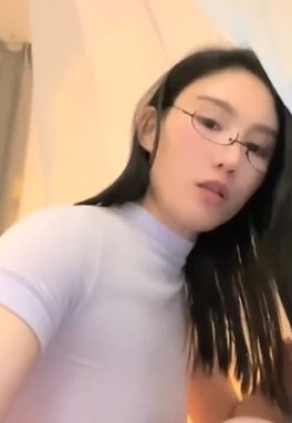 又一个高颜值新人下海【嫩嫩包】太美了