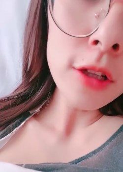 小少妇很有气质露脸听狼友指挥