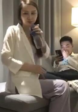 我胸很大的御姐强上对白刺激