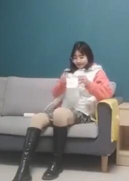 身材高挑美女说我下面浅顶到小肚子会痛