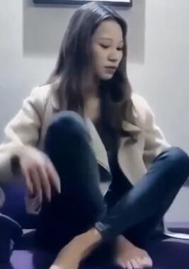 约腰细长腿小姐姐换上黑丝喜欢温柔一点