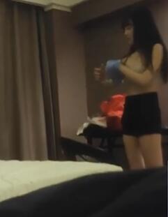 新人求关注在一旁还有人边玩边看