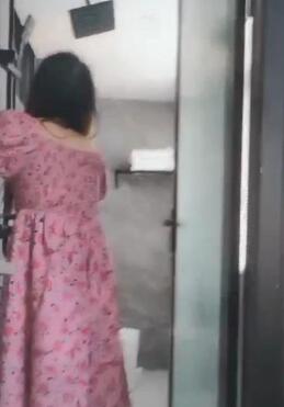 古月约妹粉裙小少妇