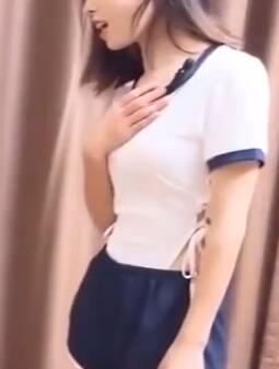新片商鲸鱼传媒出品约妹绿鱼怪酒店约颜值外围女