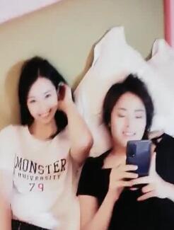 帅小伙双飞场 老婆姨姐闺蜜换着玩