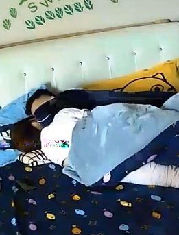 颜值超高身材性感的漂亮美女大中午闲来无事和老公娱乐一下