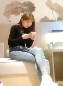 约了长发牛仔裤妹子