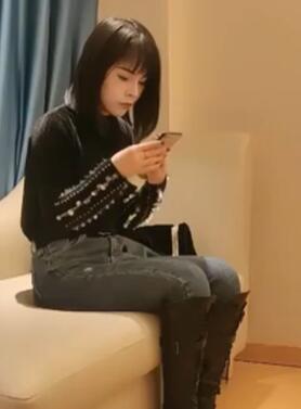 深夜约了个性感高靴牛仔裤妹子特写