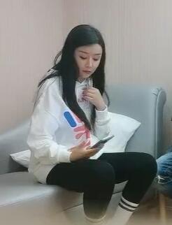 小利专场10-06妹子的屁股圆又肥