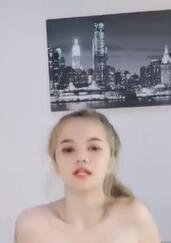 4P大作战轮流换着这两个小美女
