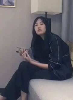 太子约了个大长腿黑衣妹子
