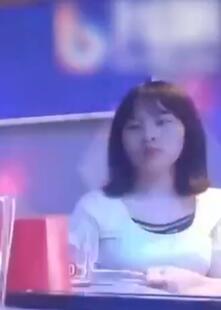 3对夫妇KTV包厢现场脱下裤子
