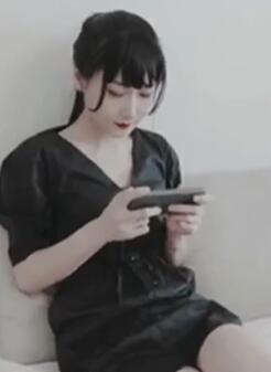叫超市小姐姐来家里送水顺便玩弄她