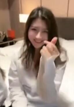 找了好多位妹妹一起到酒店
