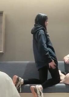 胖哥青柠视频_三月二十二号黑色长裤美女