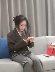 大熊青柠视频_三月十四号长裤西装妹子