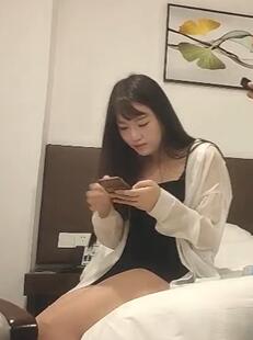 文轩青柠视频_三月十四号黑色小吊带长腿妹子