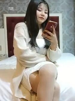 青柠视频小老弟_三月十四号白色包臀裙妹子