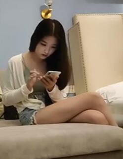 鸭哥寻欢牛仔短裤腿上纹身妹子