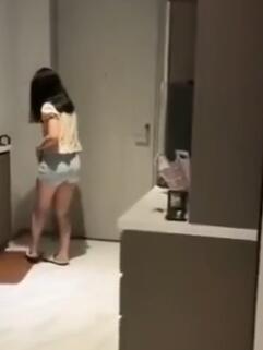 广州绿帽男献出老婆给白人玩