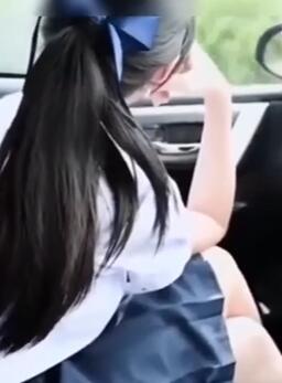 返乡路上太远于是在车上找点事情做