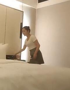 屌哥辛选秋霞视频_四月二号热吻