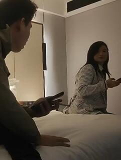 步宾秋霞视频_三月三十一号格子衣服