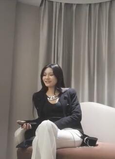 小宝专题11-9身材苗条的平面美模
