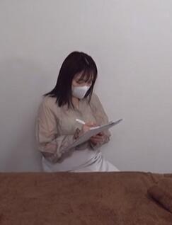 FC2PPV-4670482 她在附近的商店工作