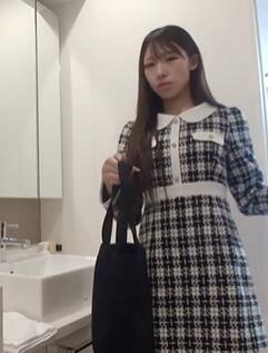 FC2PPV-4637512 太过美丽的苗条身材的18岁黑发女郎
