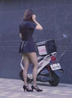 果冻传媒91YCM-081好色女警被外卖小哥