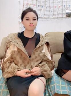 两个姐妹勾引单男来家里玩双飞