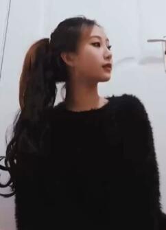 艺术学校极品舞蹈生一字马劈叉