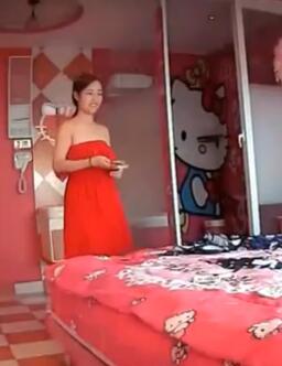 kitty房偷拍超性感漂亮美女和男友女闺蜜一起