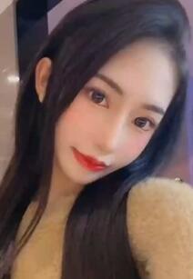 花椒现役女神主播莓莓露三点福利21部