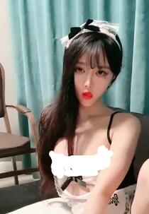 网红美女一脸呆萌振动棒磨蹭白虎